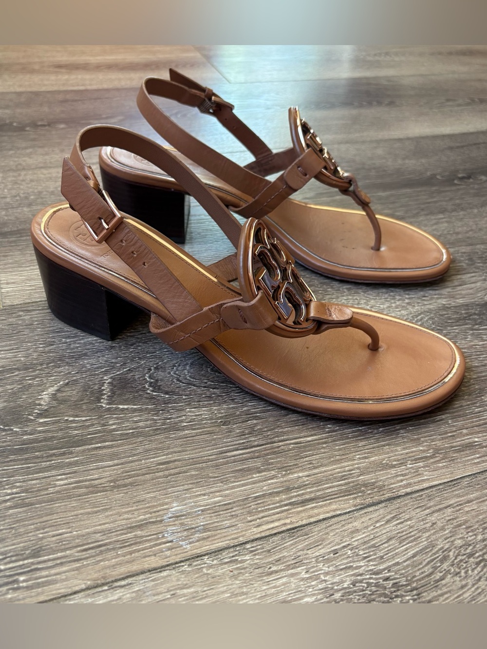 Tory Burch Miller Low Heeled Sandal Tan and
Gold 8 1/2 - Picture 4 of 7